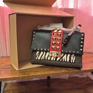 MK medium shoulder bag super classy